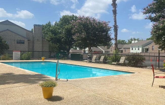 1 bed, 1 bath, 800 sqft, $1,075, Unit Braesview 11843 Unit 1812