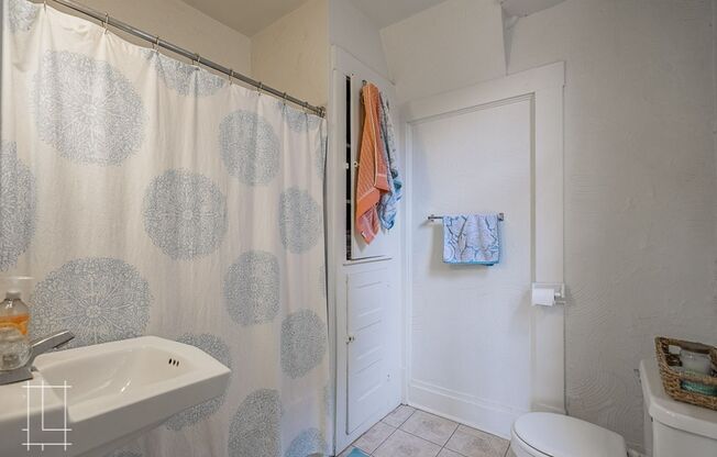 1 bed, 1 bath, $1,425, Unit 266 Buttles Ave Apt. A