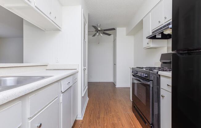 1 bed, 1 bath, 672 sqft, $960