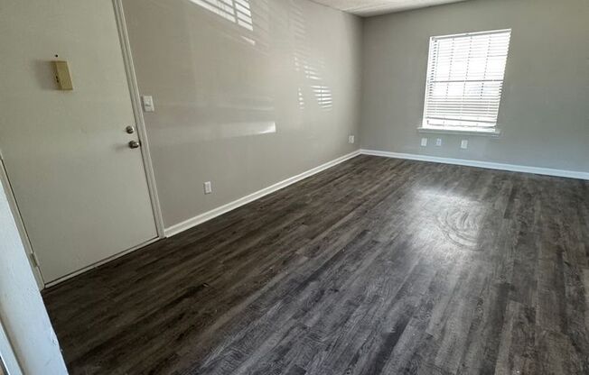 1 bed, 1 bath, 730 sqft, $1,075, Unit 61W