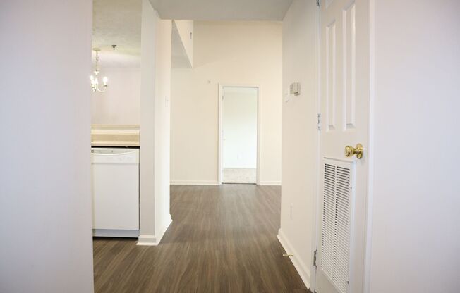 2 beds, 2 baths, 1,033 sqft, $1,679, Unit 30-30303