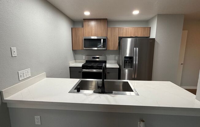 2 beds, 2 baths, 980 sqft, $2,605, Unit A205