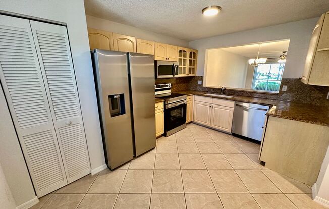 2 beds, 2 baths, $2,095, Unit #102