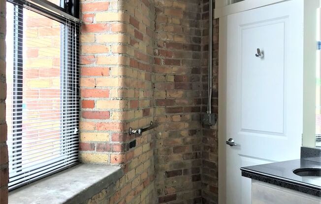 Studio, 1 bath, 806 sqft, $1,125, Unit 501