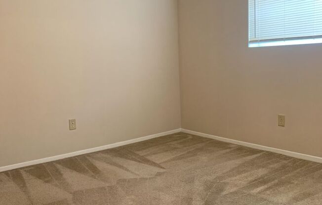2 beds, 1 bath, 700 sqft, $880, Unit 9022