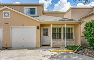 2-BEDROOM, 2.5-BATHROOM + FLEX SPACE DUPLEX/CONDOMINIUM IN TERRELL HEIGHTS