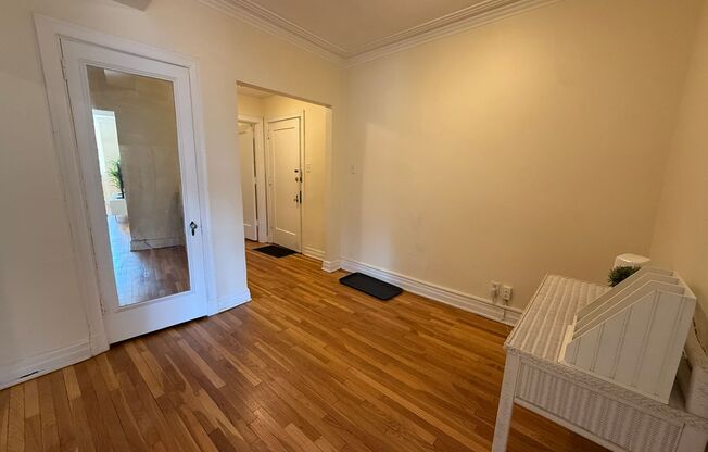 2 beds, 2 baths, 1,303 sqft, $3,000, Unit New King Edward  607