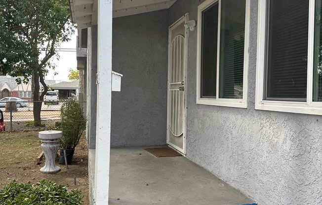 3 beds, 1 bath, $2,195