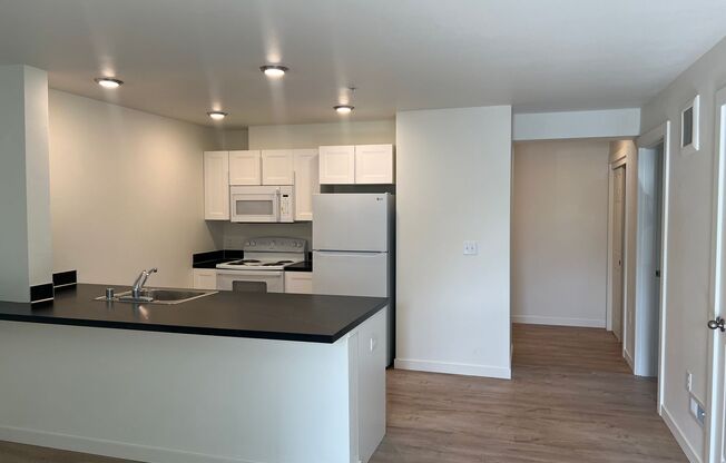 2 beds, 1 bath, 881 sqft, $1,600, Unit 104