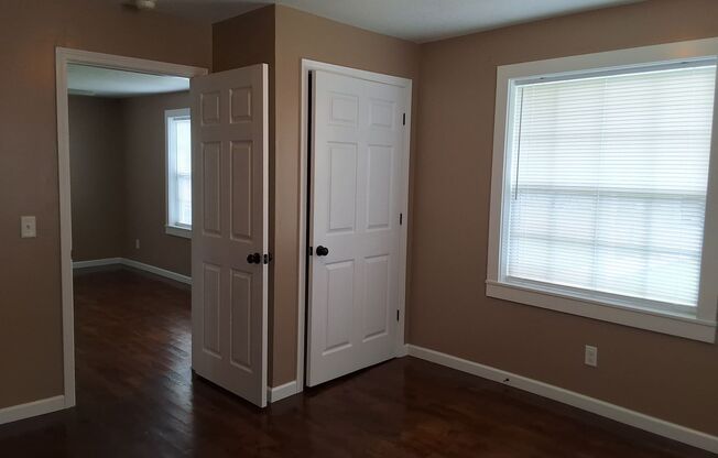 2 beds, 1 bath, $1,100