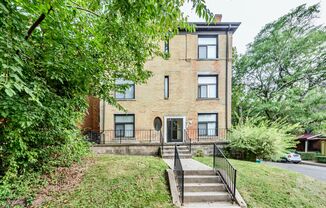 *** Regent Square Apartment For Rent * Available Now * Pet Friendly * Spacious & Modern * Renovated * Tour Today ***