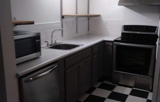 2 beds, 1 bath, 1,350 sqft, $1,475, Unit Unit 2