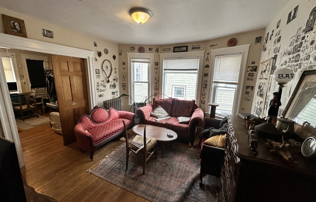 142 W ADAMS