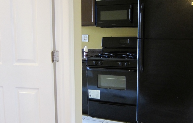 2 beds, 1 bath, $1,450, Unit 1639#1E