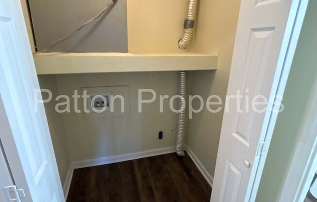 2 beds, 1 bath, 965 sqft, $895, Unit A