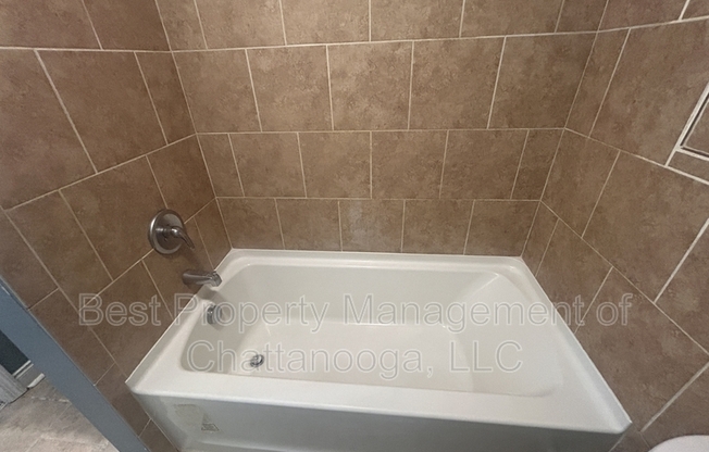 1027 W 37 ST