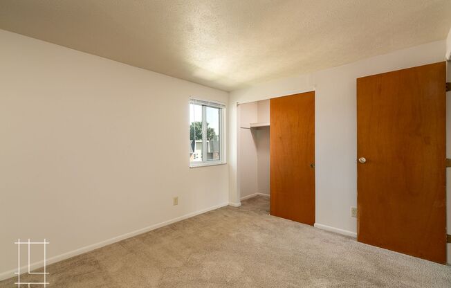2 beds, 1.5 baths, $1,350, Unit 393 E Buttles Ave Apt. F