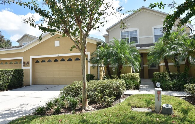 Winter Springs 3br 2.5ba townhouse in GATED COMMUNITY of Harbor Winds! FRESH PAINT in entire home. Downstairs master bedroom.