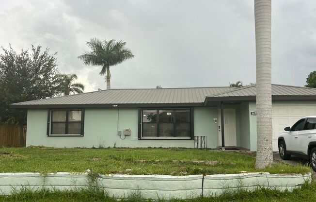 *Coming Soon * 3/2/1 Conveniently Located In  Port St Lucie