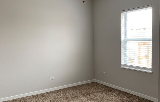 2 beds, 1 bath, 990 sqft, $2,950, Unit 355