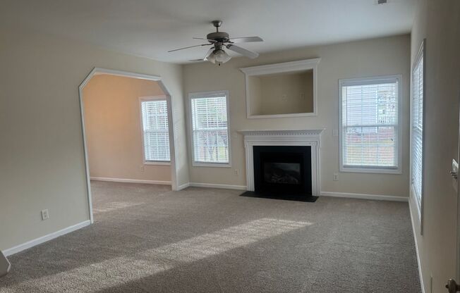 Fantastic 4br/2.5ba home, Conv to 40, excellent location, Available Now!