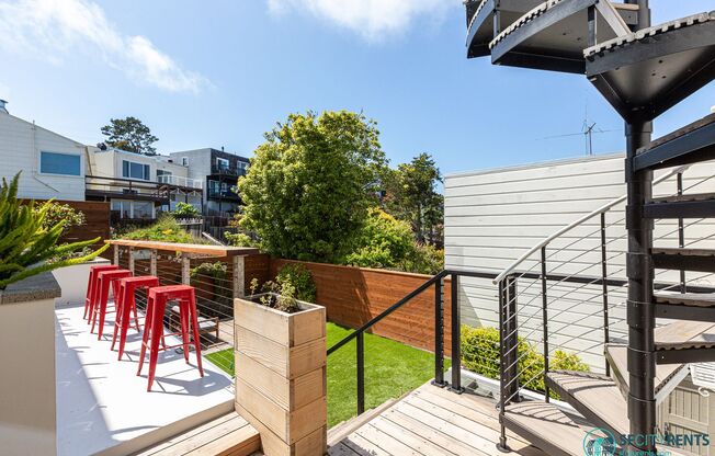 Golden Gate Heights: Remodeled Single Family Home w/ Roof Deck