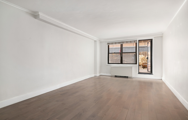 7 E 14th St
