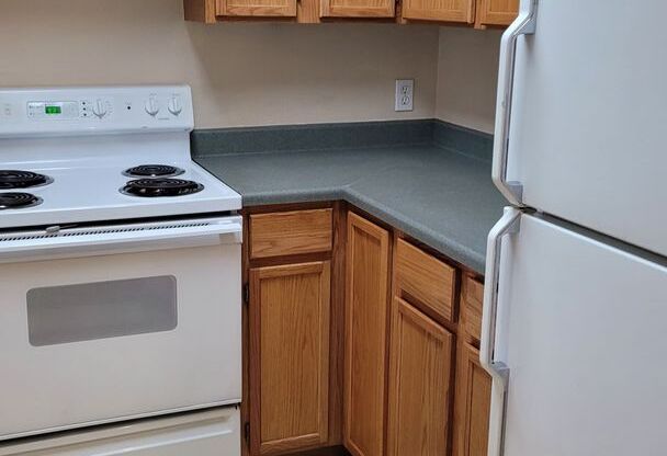 2 beds, 1 bath, 868 sqft, $1,700, Unit 14