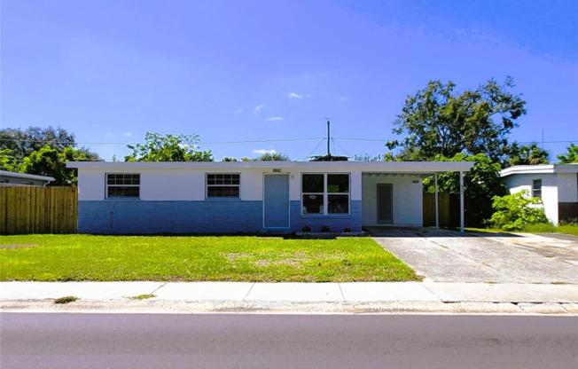 8562 94 AVE