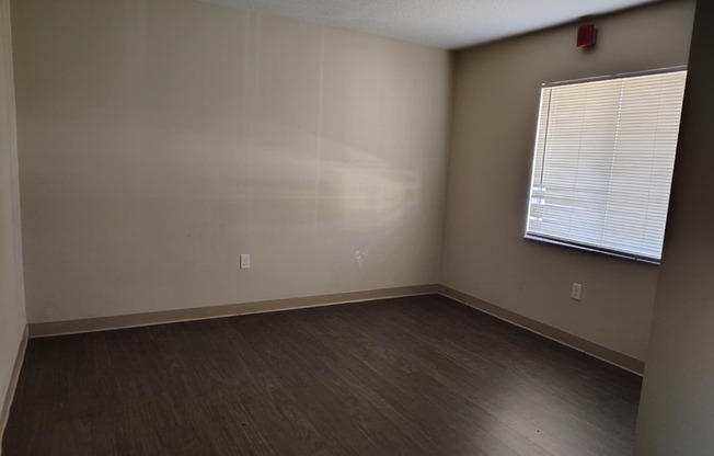 550 S JOHN YOUNG PKWY