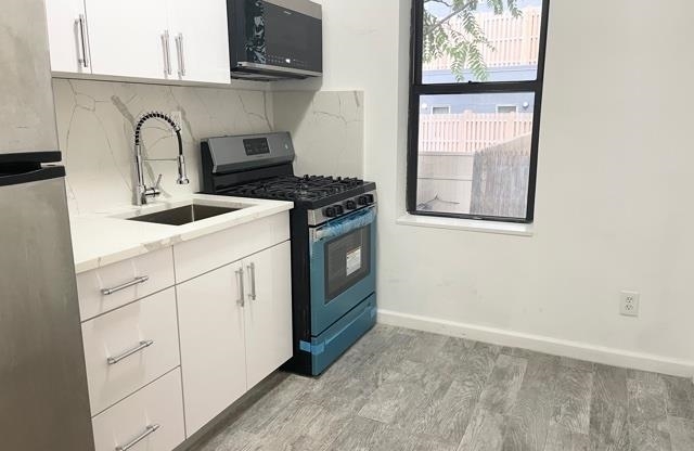 25 ROCK ST