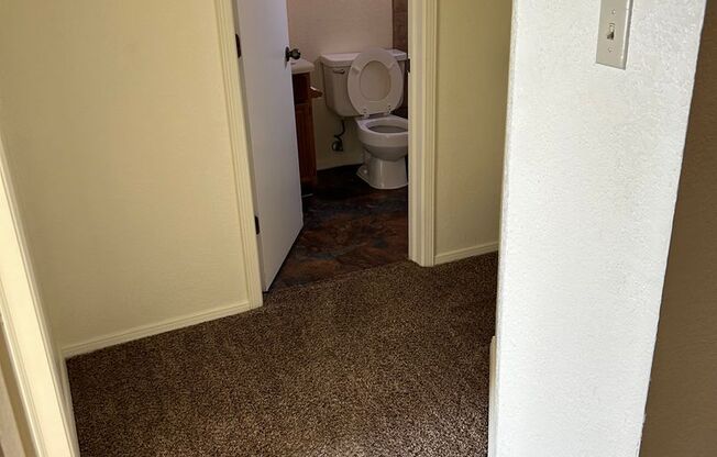 2 beds, 2 baths, 957 sqft, $1,015, Unit 87