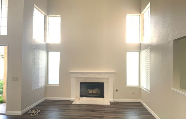 Beautiful 4 Bedrooms, 2.5 Baths Single Family Home with Attached Garage for Lease in Fontana