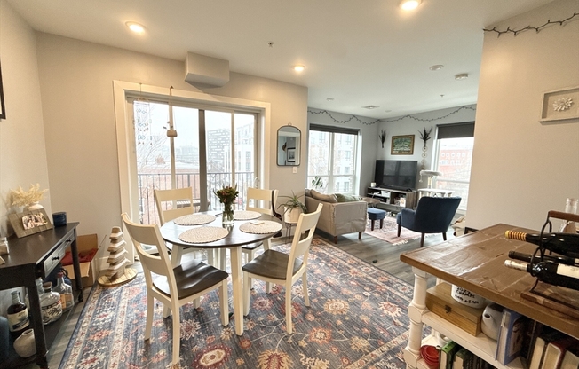 1 bed, 1 bath, 640 sqft, $3,395, Unit 310