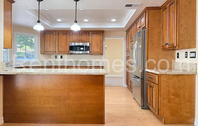 Scripps Ranch, 10384 Barrywood Wy, 1BR/BA Down, Granite Counters, AC, 2 Fireplaces, 3 Car Garage.