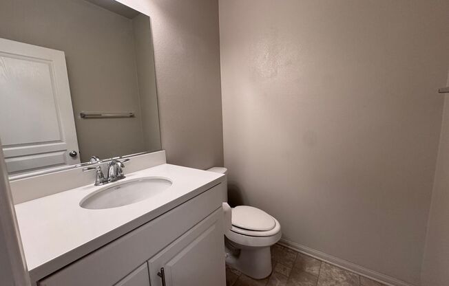 Large Newer Home - 4 Bedroom / 3 1/2 Bath