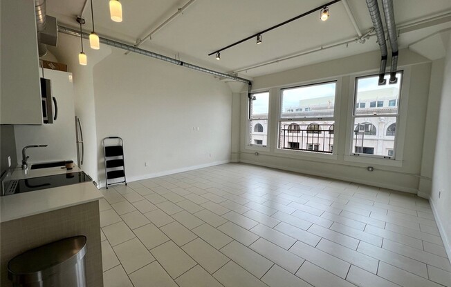 939 S Broadway