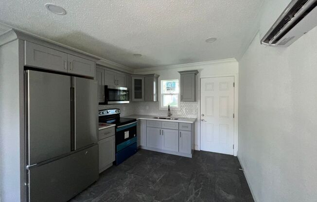 Fully Renovated 2 Bed, 1 Bath Duplex in the Heart of Kissimmee – Modern Upgrades Galore!