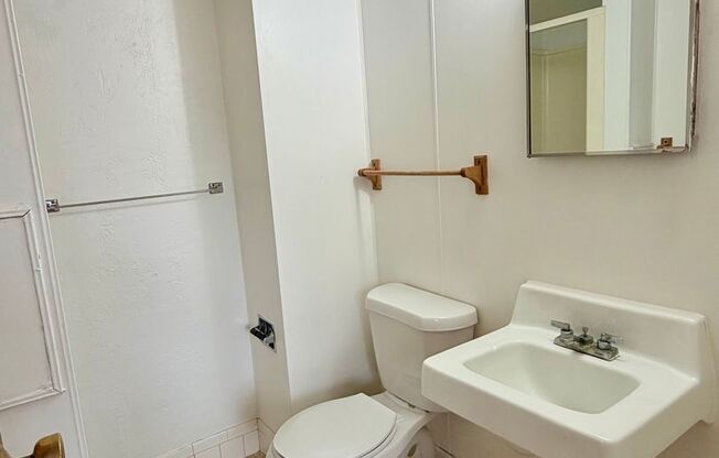 Studio, 1 bath, 400 sqft, $1,165, Unit 201