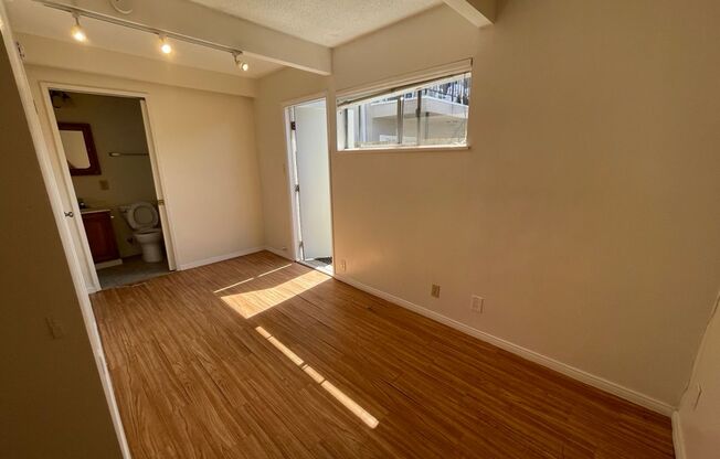 2 beds, 2 baths, $4,000, Unit A