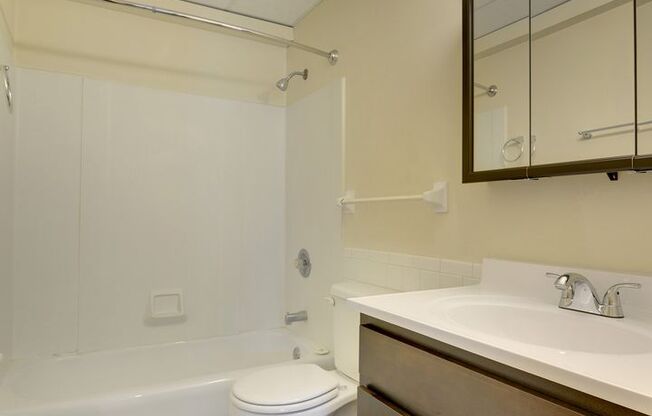 2 beds, 1 bath, 726 sqft, $1,295, Unit 799-205