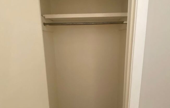 2 beds, 1 bath, $700, Unit Bldg 1 Apt H