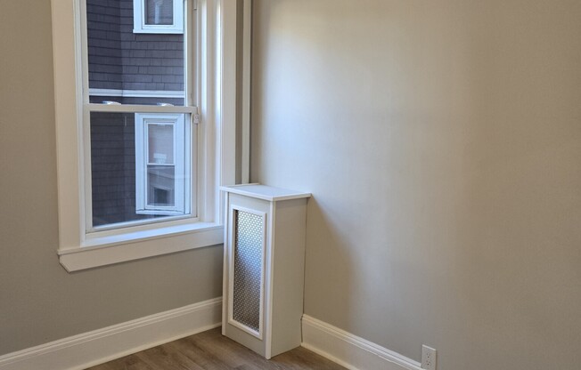 2 beds, 1 bath, $3,000, Unit 5