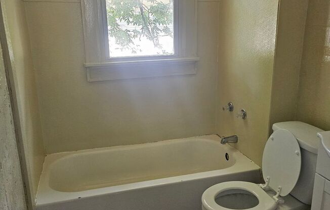 Remolded 2 Bed/1 Bath