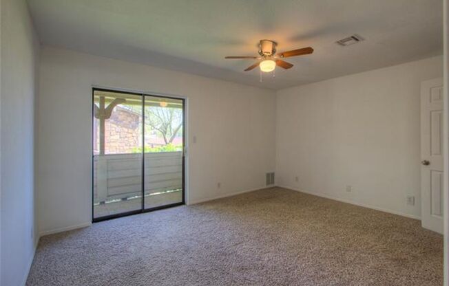 Beautiful 1 Bed, 1 Bath With 888 Square Feet Near Everything at 71st & Memorial!