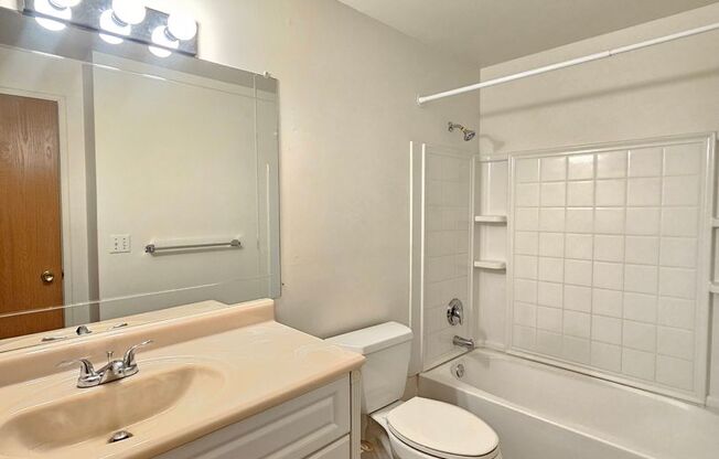 2 beds, 1 bath, $1,095, Unit 306