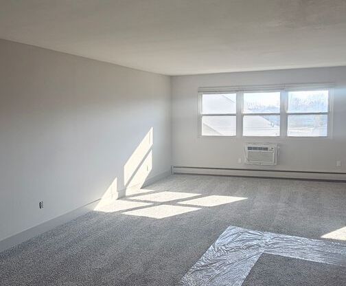 2 beds, 1 bath, 1,054 sqft, $1,100, Unit 300