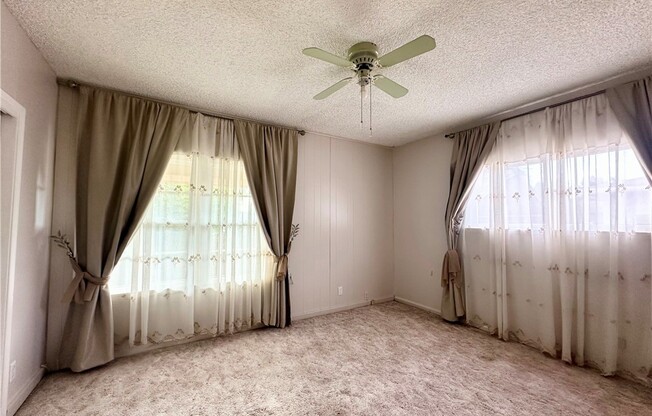6 beds, 4 baths, 3,146 sqft, $4,800
