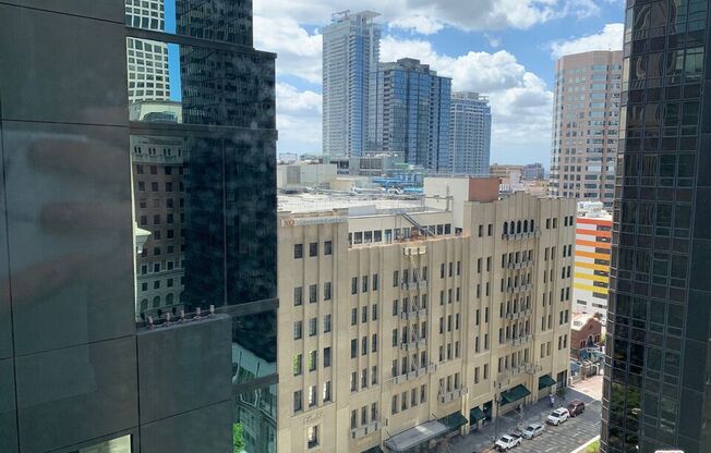 1 bed, 1.5 baths, 902 sqft, $3,011, Unit 1214