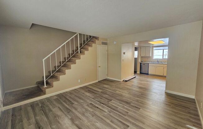 Immaculate 2 Bedroom Unit - Close to UNR!